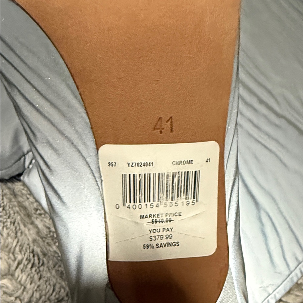 Light Reflected Yeezy Over the Thigh - Picture 2 of 4